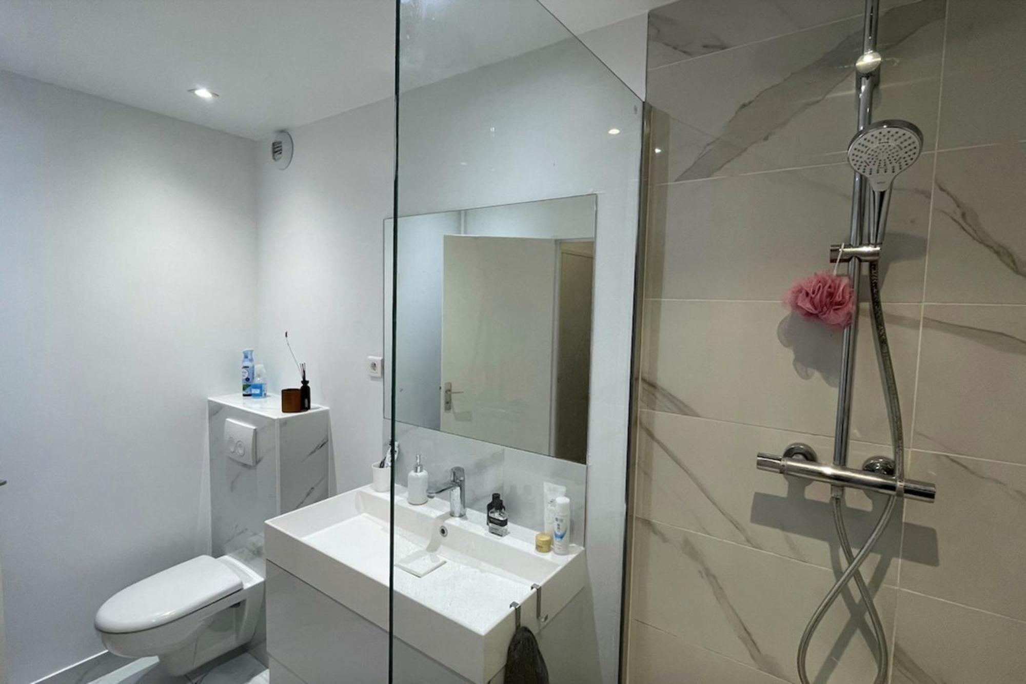 Appartement T2 With Balcony Near Bercy Parijs