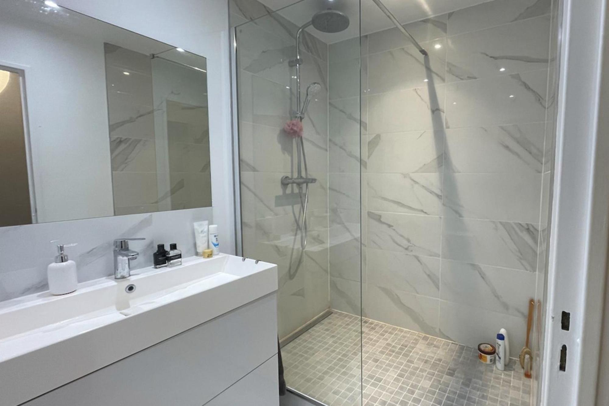 Appartement T2 With Balcony Near Bercy Parijs
